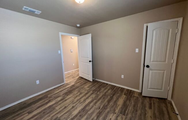 3 beds, 2 baths, $1,399