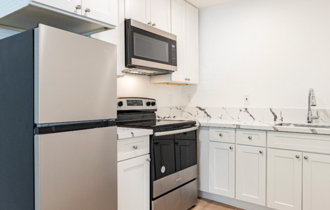 2 beds, 2 baths, 635 sqft, $2,395, Unit B-304- 122