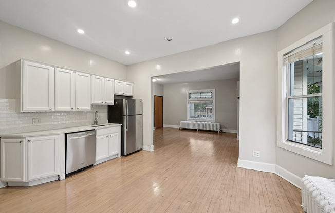 515 W 25 ST