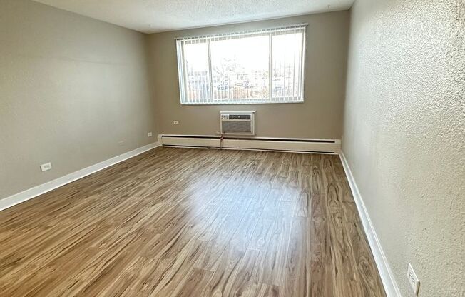 2 beds, 1 bath, 700 sqft, $1,495, Unit 301