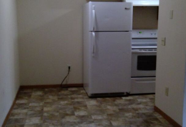 Studio, 1 bath, 550 sqft, $775, Unit 824