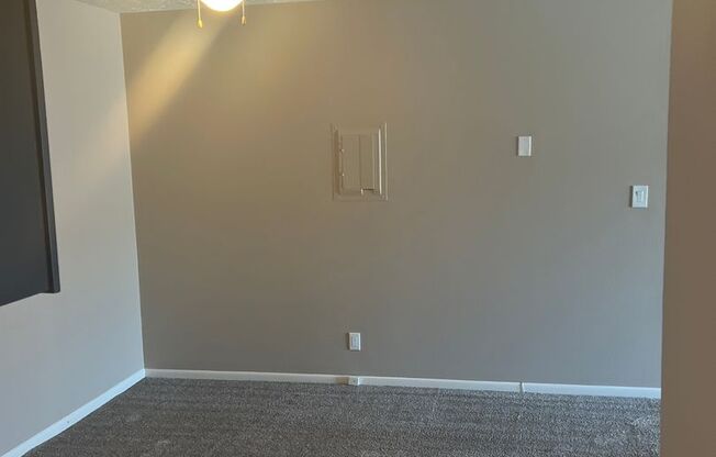 2 beds, 1 bath, 948 sqft, $1,179, Unit 032