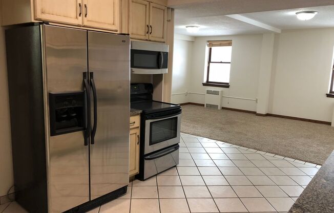 2 beds, 1 bath, $1,075, Unit 260