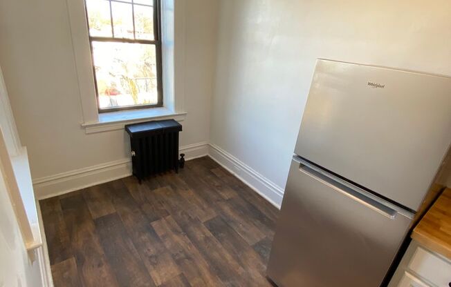 1 bed, 1 bath, 700 sqft, $2,295, Unit E03