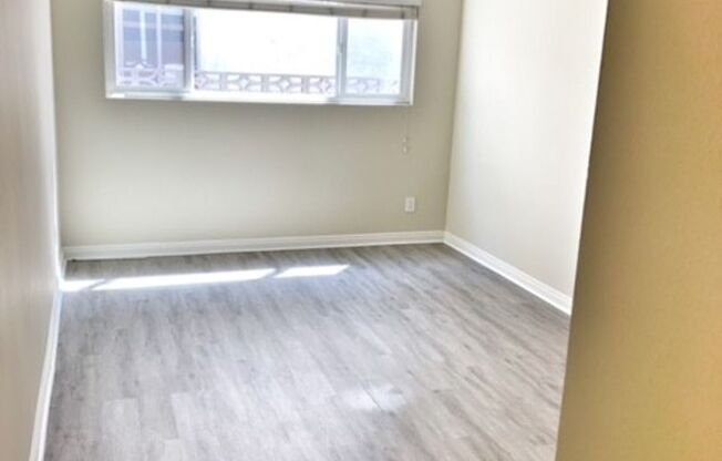 2 beds, 1 bath, 1,307 sqft, $2,595, Unit 04