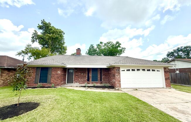 Elegant Recently Updated 3/2/2 Home in Angleton !