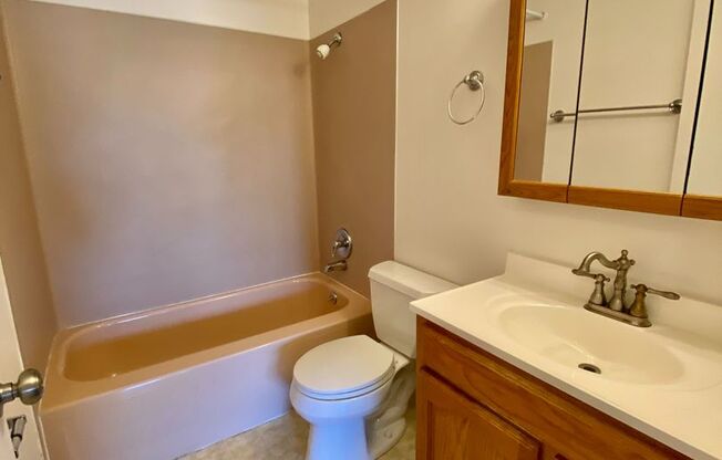 1 bed, 1 bath, 725 sqft, $1,695, Unit 02