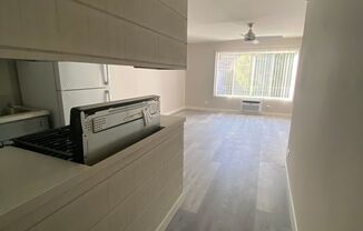 Studio, 1 bath, 550 sqft, $1,750, Unit 304