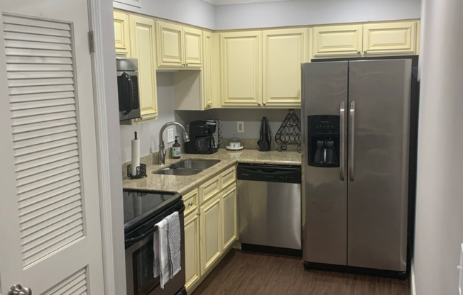 1 bed, 1 bath, $1,300, Unit Merry Oaks Condo