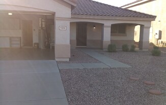 9206 N 82 LN