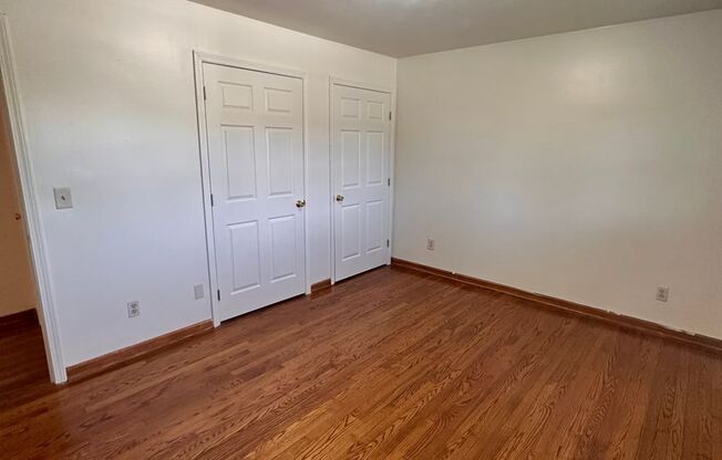 2 beds, 1 bath, 903 sqft, $1,210, Unit E-8