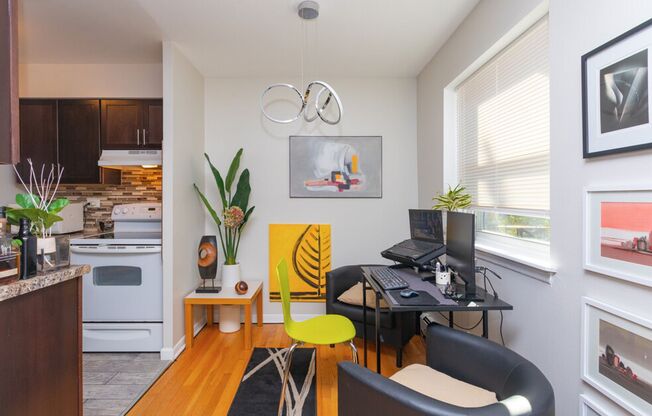 1 bed, 1 bath, $2,090, Unit 352