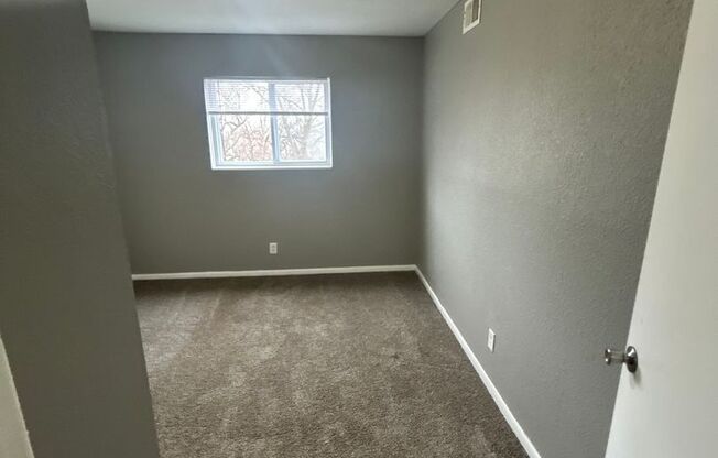 2 beds, 1 bath, 750 sqft, $1,045, Unit B08 1052 10