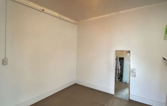 2 beds, 1 bath, $1,500, Unit 15-1