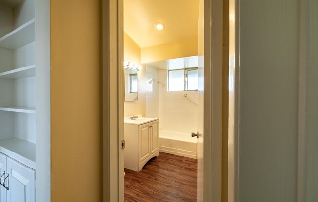 2 beds, 1 bath, 772 sqft, $2,595, Unit 530-4
