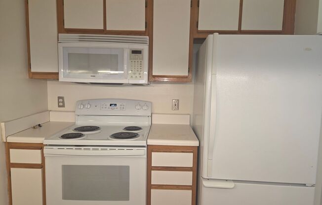 4 Bed 4 Bath condo at Lake Park. Individual room rentals available. Application fee credited to your First full month's rent!
