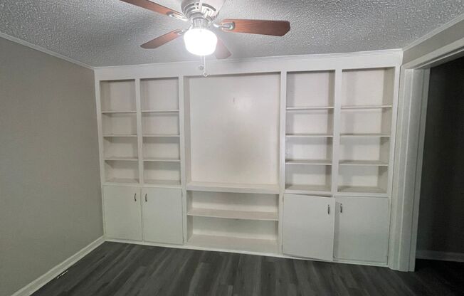 2 beds, 1 bath, 900 sqft, $1,275