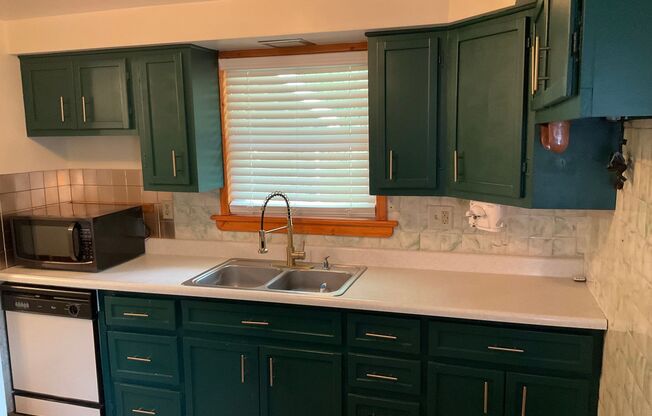 3 Bedroom 1.5 bath in Pitcairn – Wooded Views, Deck Life & Cozy Spaces. Finished Basement