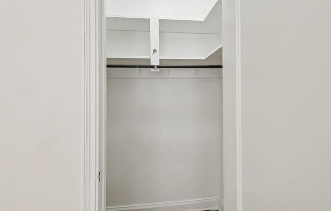 2 beds, 1 bath, 975 sqft, $1,900, Unit Royal York 102