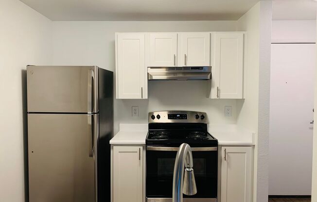 1 bed, 1 bath, 800 sqft, $2,050, Unit 332