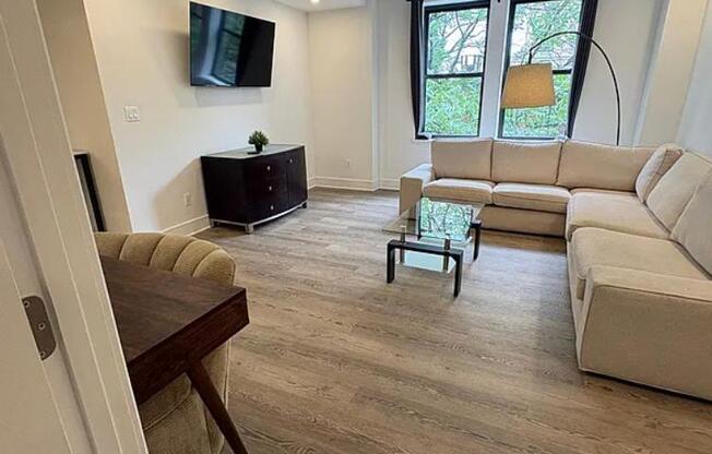 1 bed, 1 bath, $5,600, Unit 6I