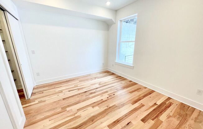 Beautiful, newly done 2 level condo!