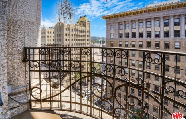 1 bed, 1 bath, 1,000 sqft, $5,000, Unit 905