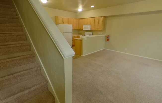 3 beds, 2 baths, $2,025, Unit 4