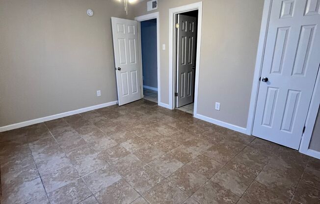 3 beds, 2 baths, 1,056 sqft, $1,940, Unit 1088