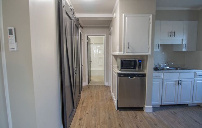 1 bed, 1 bath, 640 sqft, $895, Unit 1107 Eastland