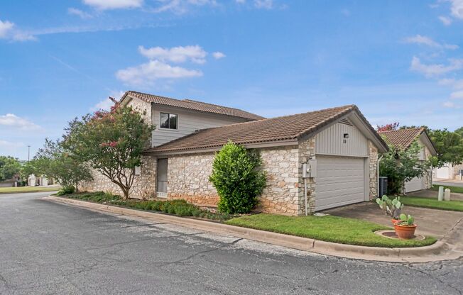 Charming Condo with Golf Course Views in Onion Creek