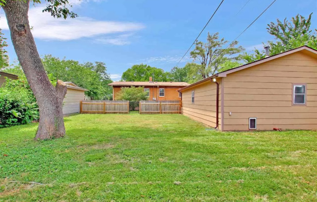 2114 S GLENN