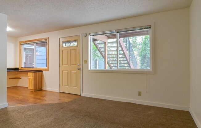 2 beds, 1 bath, $1,600, Unit 5