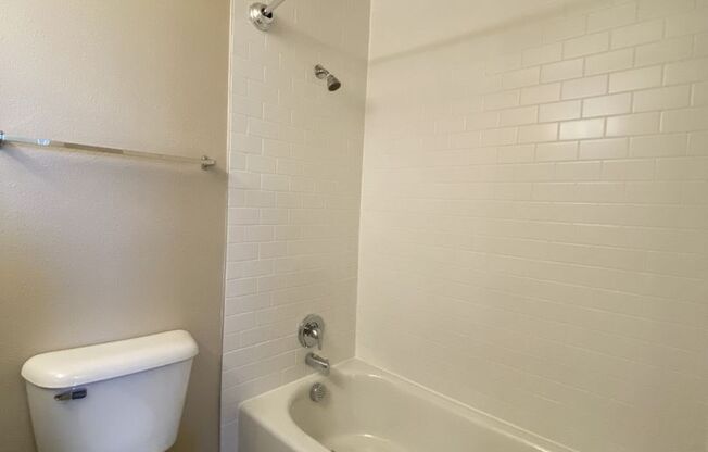 2 beds, 2 baths, 960 sqft, $1,750, Unit 406