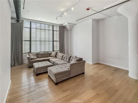 Studio, 1 bath, 700 sqft, $2,200