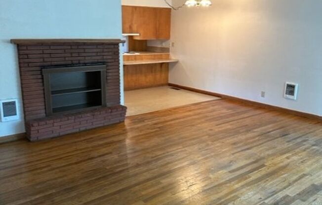 2 beds, 1 bath, 1,000 sqft, $1,295, Unit 650