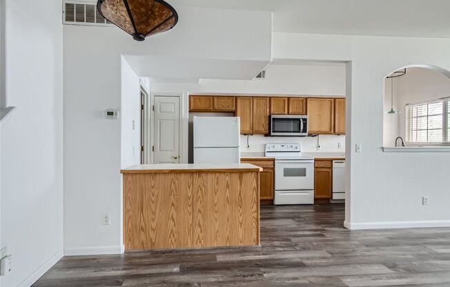 Charming 2 Bedroom 3 Bath in Denver!