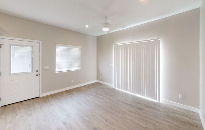 4BD/2BA, Great Yard!