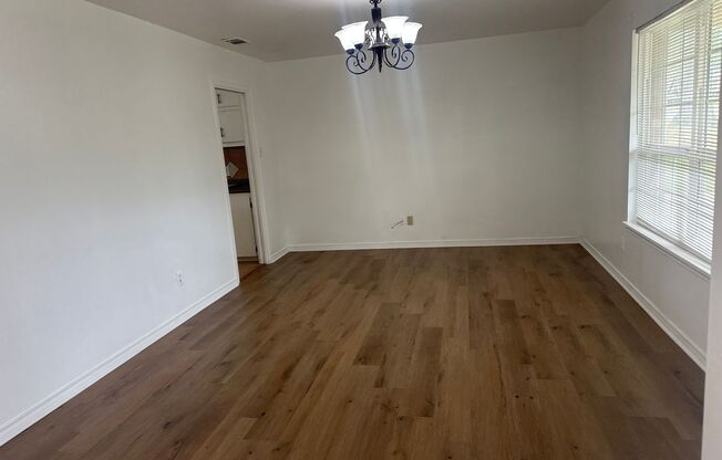 2213 Suanne ~ Spacious & Convenient