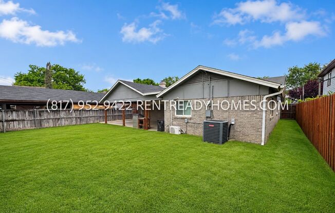 12372 High Meadow Dr - Spacious 4 Bedroom Rental Home in Dallas, TX with Fenced Backyard, Kitchen Island and Covered Patio