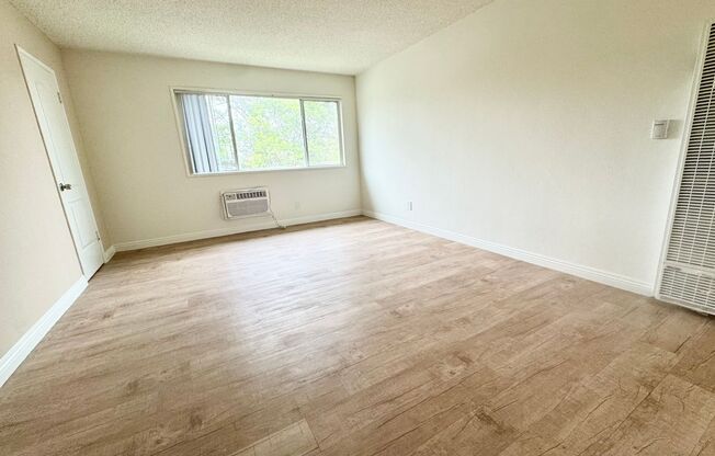 2 beds, 1 bath, $2,400, Unit 743-4