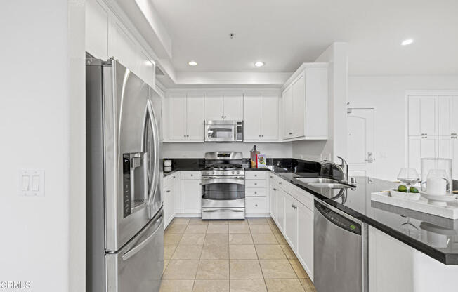 2 beds, 2 baths, 1,430 sqft, $4,000, Unit 611