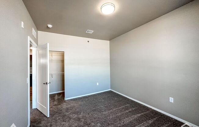 2 beds, 1 bath, 1,070 sqft, $1,445, Unit 5520-4216