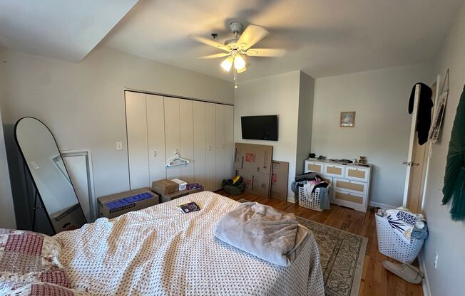 2 beds, 1 bath, 1,000 sqft, $1,975, Unit 404