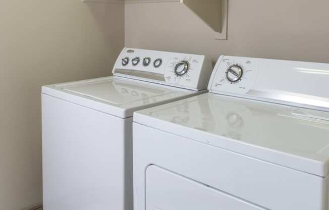 Washer and Dryer at mResidences Miracle Mile, Los Angeles