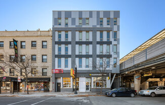 941 W Belmont Ave