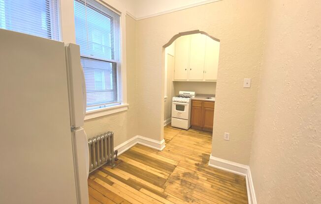 1 bed, 1 bath, $995, Unit 12