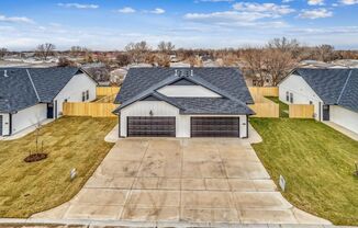 Town Home with 2 Car Garage - Pets Welcome