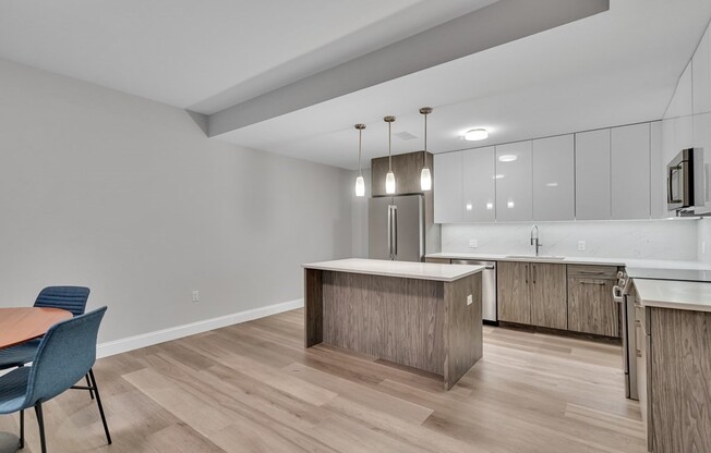 2 beds, 2.5 baths, 1,643 sqft, $4,905, Unit 305