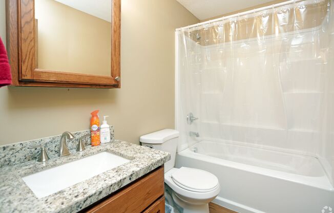 1 bed, 1 bath, 625 sqft, $885, Unit 4300 Wyndsor Terrace Building 3 #32